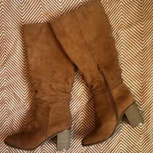 AEO Slouchy Cognac Boot - Size 8